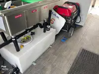 قارب مزدوج الهيكل للبيع