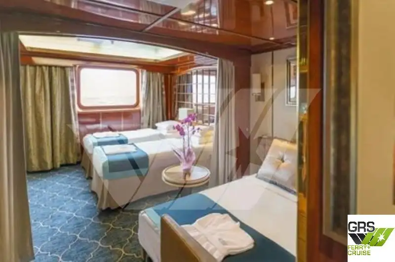سفينة سياحية للبيع