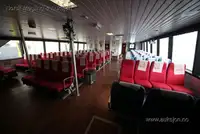 قارب مزدوج الهيكل للبيع