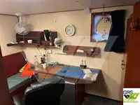 سفينة إمداد للبيع