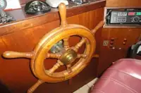 قارب طيار للبيع