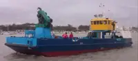 قوارب العمل للبيع