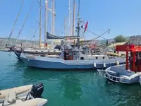قارب إطفاء للبيع