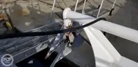 قارب مزدوج الهيكل للبيع