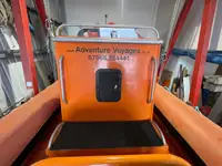 قوارب العمل للبيع