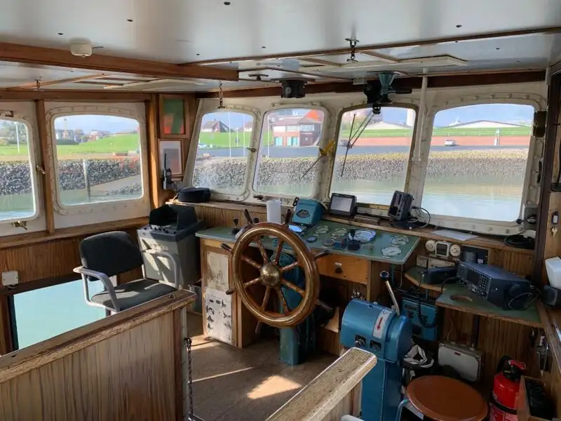 سفينة سحب للبيع