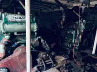 قوارب العمل للبيع