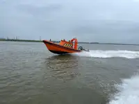 قارب مطاطي صلب للبيع