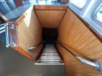 قارب طاقم للبيع