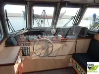 قوارب العمل للبيع
