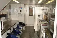 سفينة بحثية للبيع