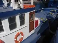 قوارب العمل للبيع