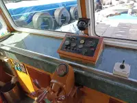 قوارب العمل للبيع