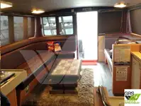 قوارب العمل للبيع