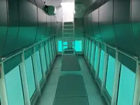 قارب سياحي للبيع