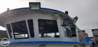 قارب مزدوج الهيكل للبيع
