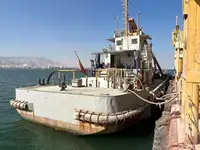 قوارب العمل للبيع