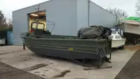 قوارب العمل للبيع