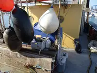 قوارب العمل للبيع