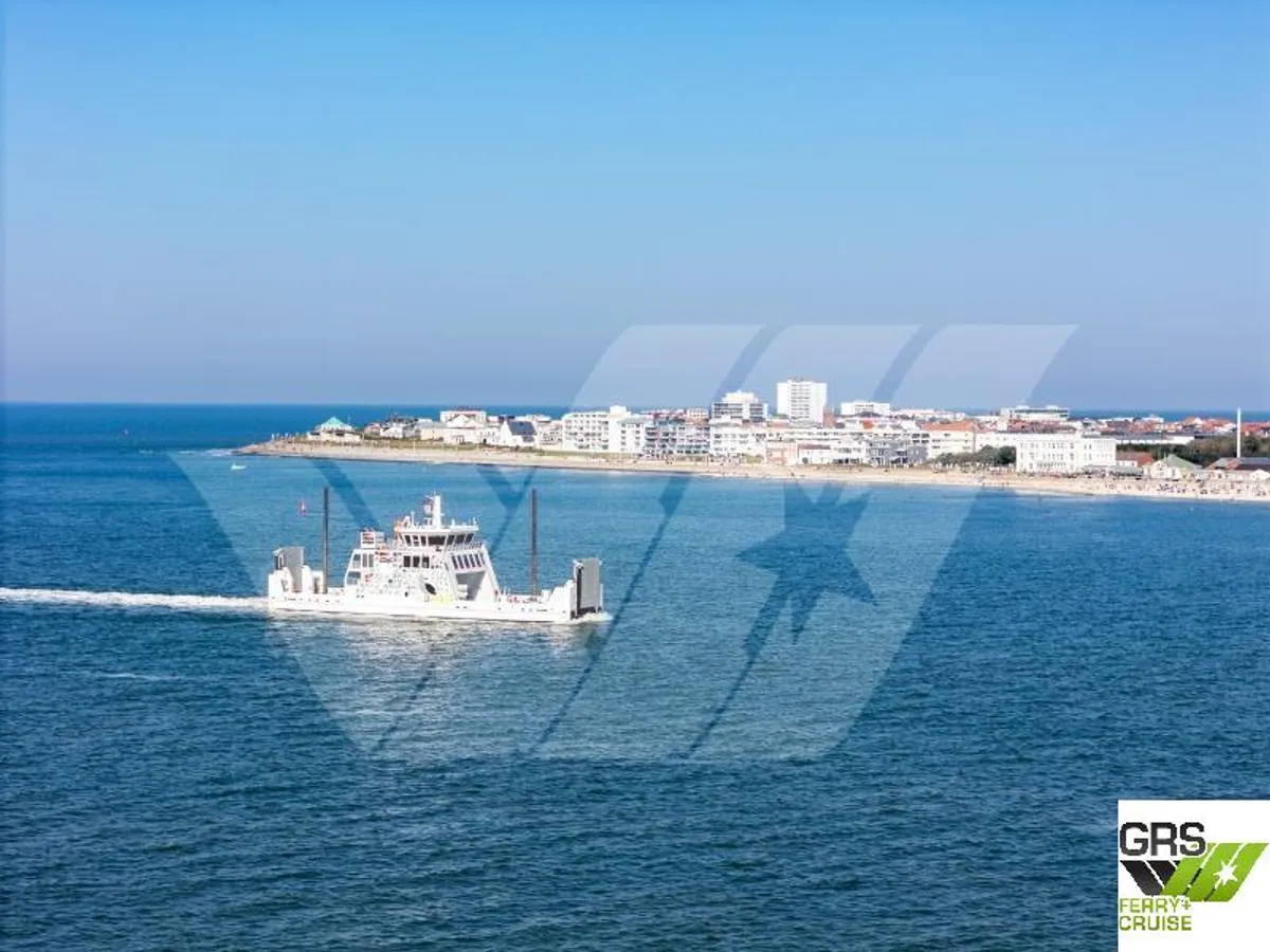 سفينة نقل بضائع بالمركبات (Ro-Ro) للبيع