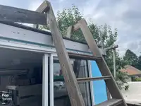 قارب مزدوج الهيكل للبيع