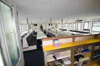 قارب مزدوج الهيكل للبيع