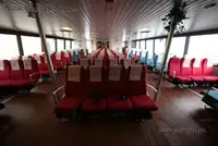 قارب مزدوج الهيكل للبيع