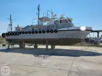 قارب طاقم للبيع