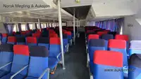 قارب مزدوج الهيكل للبيع