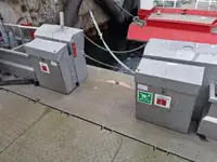 قوارب العمل للبيع