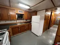 قارب طاقم للبيع