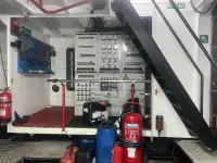قوارب العمل للبيع