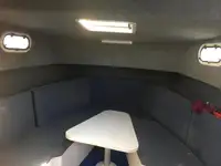 قوارب العمل للبيع