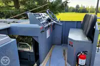 قارب مزدوج الهيكل للبيع