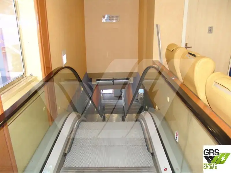 سفينة نقل بضائع بالمركبات (Ro-Ro) للبيع