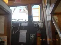 قارب طاقم للبيع