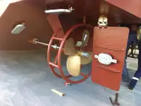 قوارب العمل للبيع