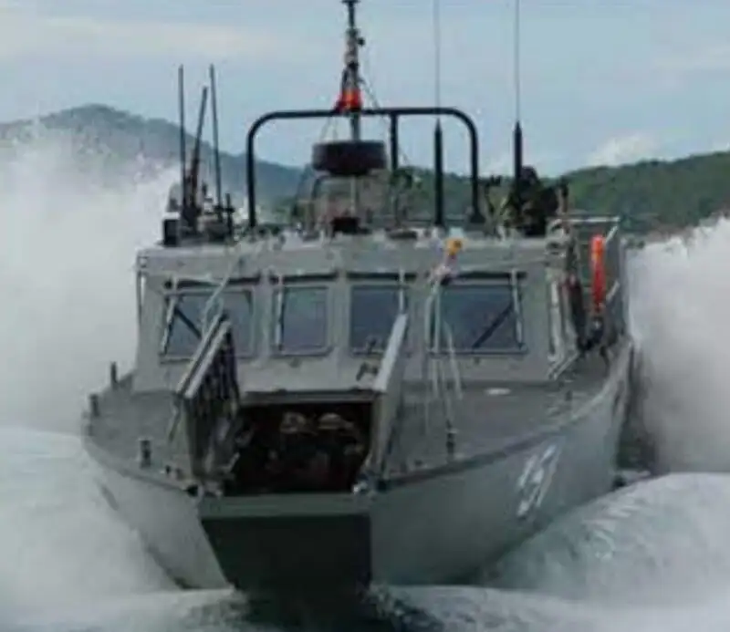 زورق دورية للبيع