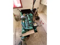 قوارب العمل للبيع