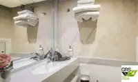 سفينة سياحية للبيع