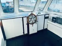 قوارب العمل للبيع