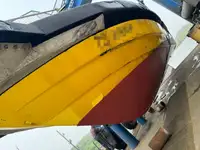 قارب طاقم للبيع