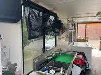 قارب مزدوج الهيكل للبيع