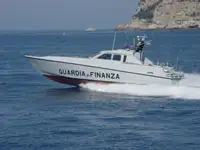 زورق دورية للبيع