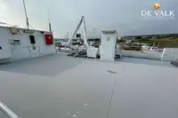 قارب مزدوج الهيكل للبيع