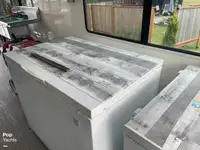 قارب مزدوج الهيكل للبيع
