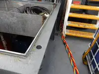 قوارب العمل للبيع