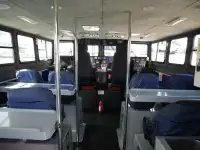 قارب مزدوج الهيكل للبيع