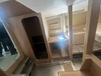 قوارب العمل للبيع
