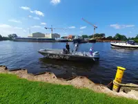 قوارب العمل للبيع